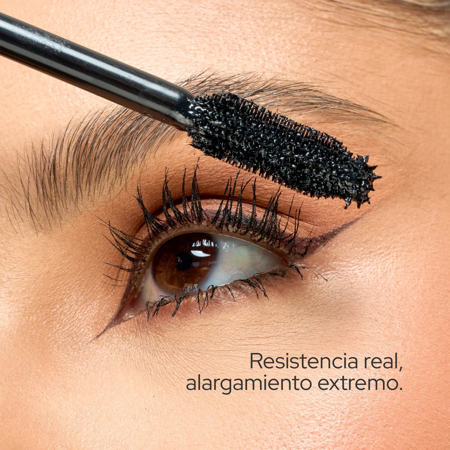 PESTAÑINA WATERPROOF LARGO IMPACTANTE